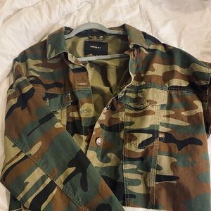 Cropped Camo Jean jacket